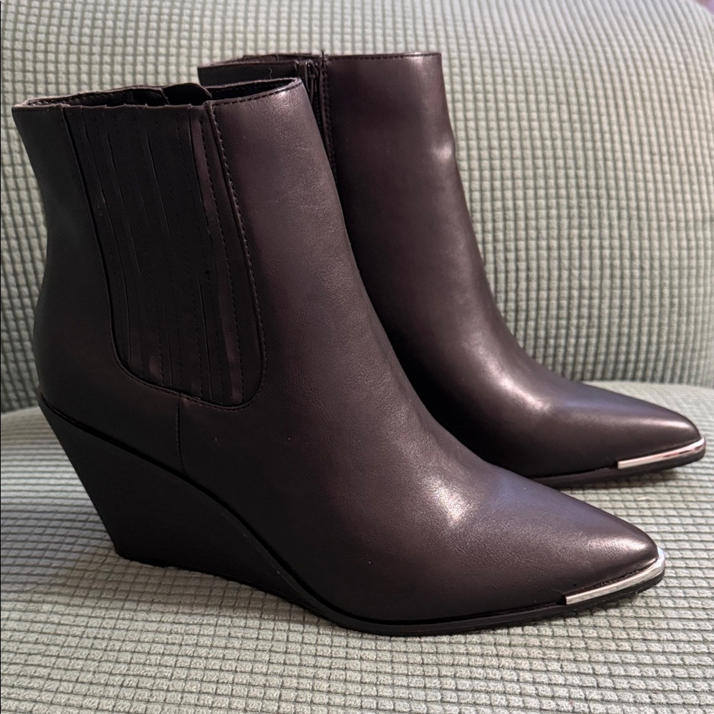 New Black BCBG 3” Wedge Ankle Boots Size 9,5M in a Box